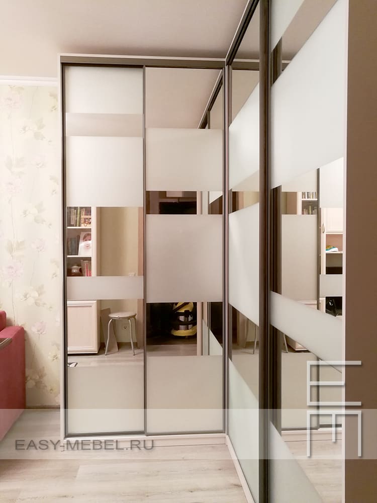 угловой шкаф в комнату